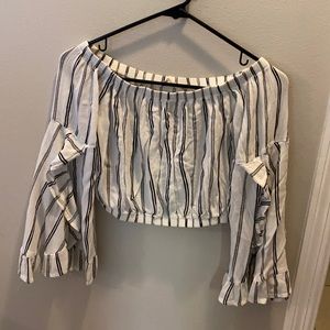 Black and white bell sleeve crop top